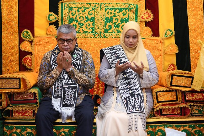 Foto Pj Gubernur Aceh Bustami dan Istri Disambut dengan Hangat di Aceh Barat