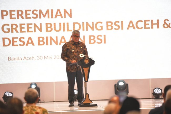 Foto Pj Gubernur Aceh Bustami Hamzah dan Wapres Ma'ruf Amin Meresmikan Gedung BSI Aceh