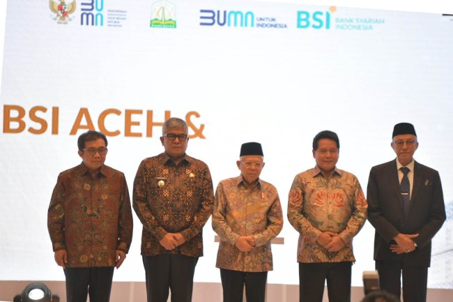 Foto Pj Gubernur Aceh Bustami Hamzah dan Wapres Ma'ruf Amin Meresmikan Gedung BSI Aceh