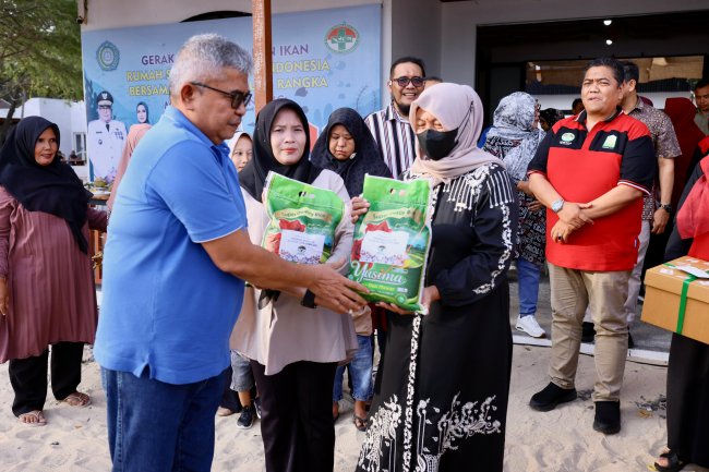 Pj Gubernur Aceh Bustami Hamzah Ajak Masyarakat Cegah Stunting dengan Gemar Makan Ikan