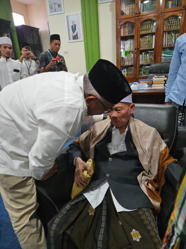 Melihat Foto-Foto Pertemuan Bustami Hamzah dengan Tiga Ulama Aceh