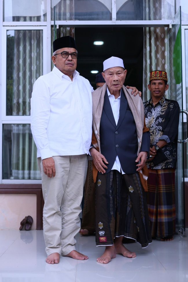 Melihat Foto-Foto Pertemuan Bustami Hamzah dengan Tiga Ulama Aceh