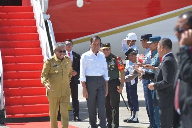 Galeri Foto Pj Gubernur Aceh Bustami Sambut Presiden Jokowi di Bandara