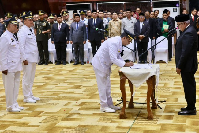 Foto Pj Gubernur Aceh Lantik Tiga Penjabat Bupati dan Wali Kota